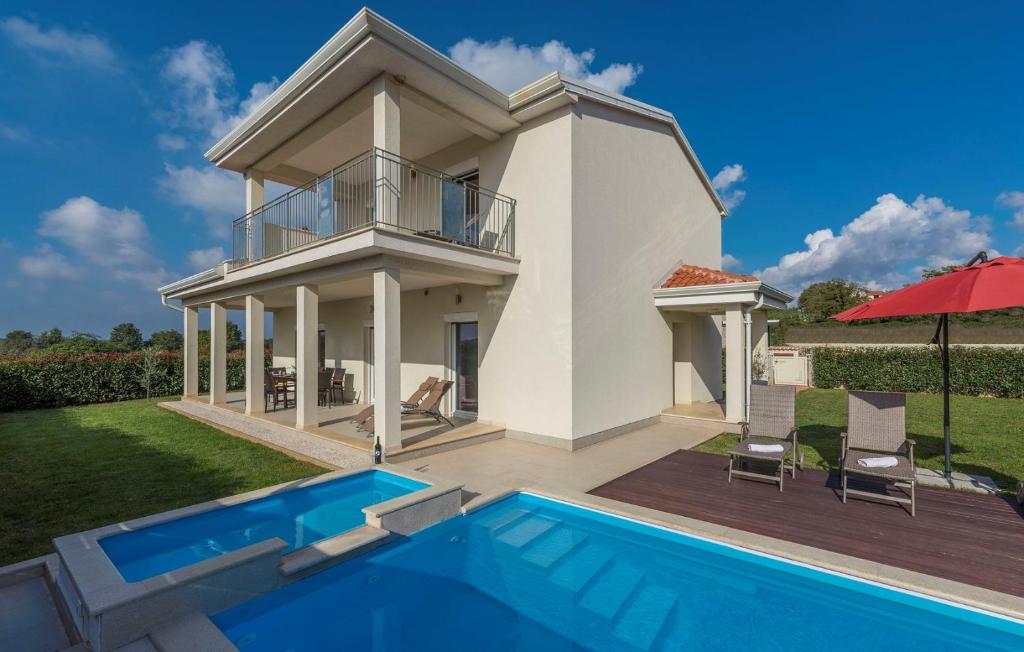 Bazén v ubytování Modern Villa Anita with Pool near Porec nebo v jeho okolí