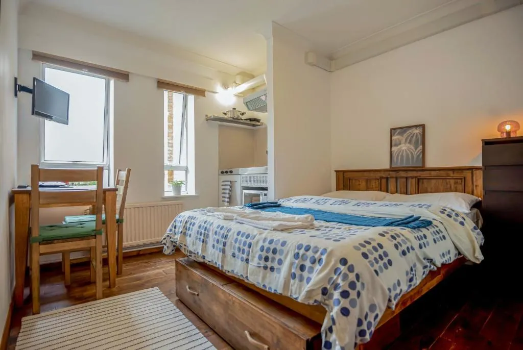 Mapesbury Lodge, Londra, Marea Britanie