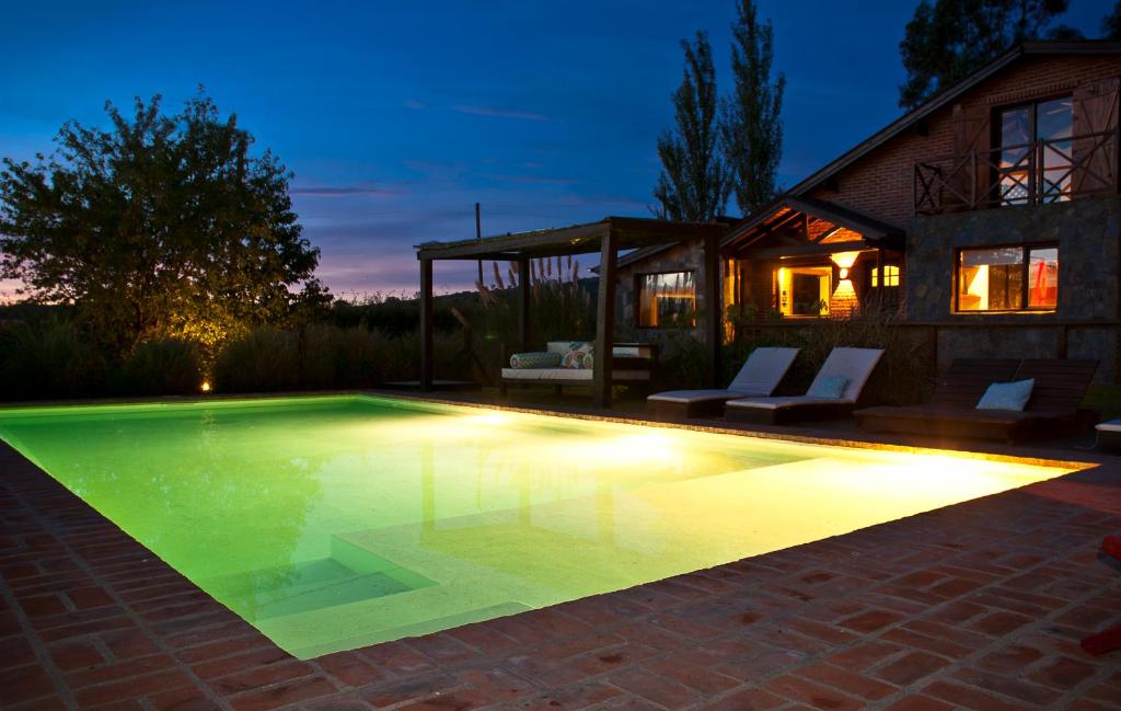 a swimming pool in a backyard at night at Refugio En Las Sierras in Tandil