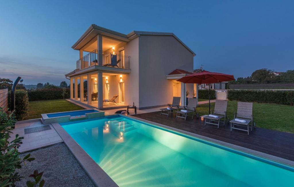 Bazén v ubytování Modern Villa Anita with Pool near Porec nebo v jeho okolí