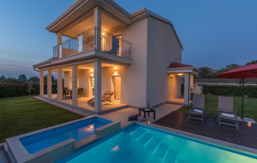 Bazén v ubytování Modern Villa Anita with Pool near Porec nebo v jeho okolí
