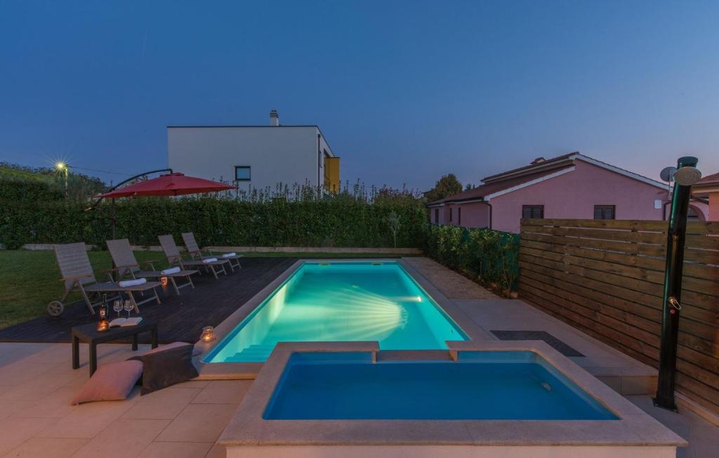 Bazén v ubytování Modern Villa Anita with Pool near Porec nebo v jeho okolí