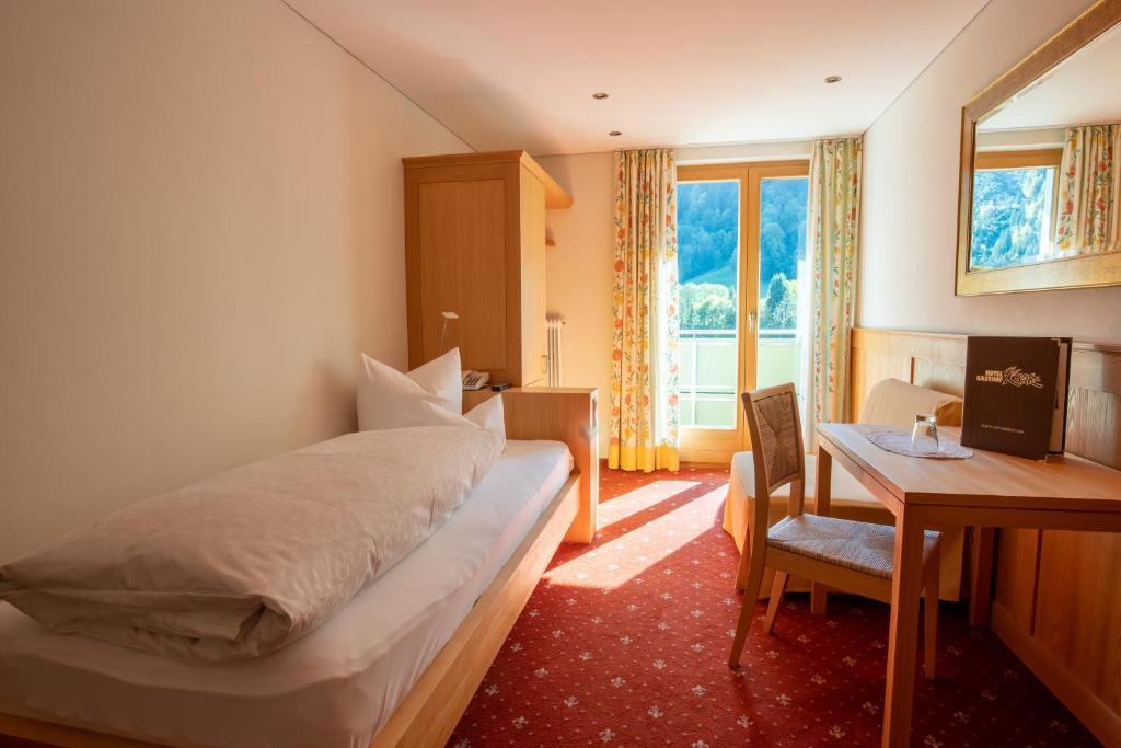 Posteľ alebo postele v izbe v ubytovaní Hotel Gasthof KREUZ