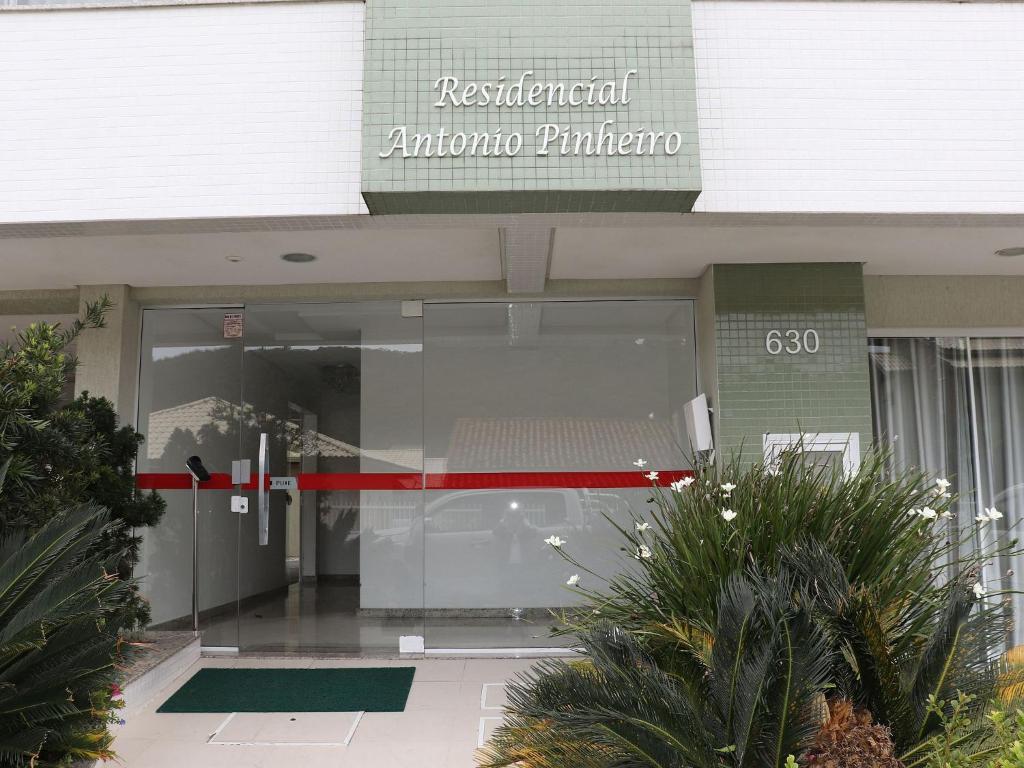  Res. Antonio Pinheiro. Apartamento com 2 dormitórios.