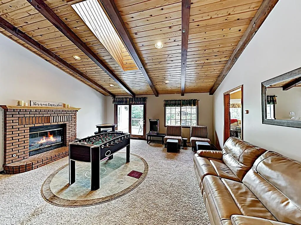 Custom Retreat With Hot Tub & Garage Home, Big Bear Lake, Statele Unite ale Americii