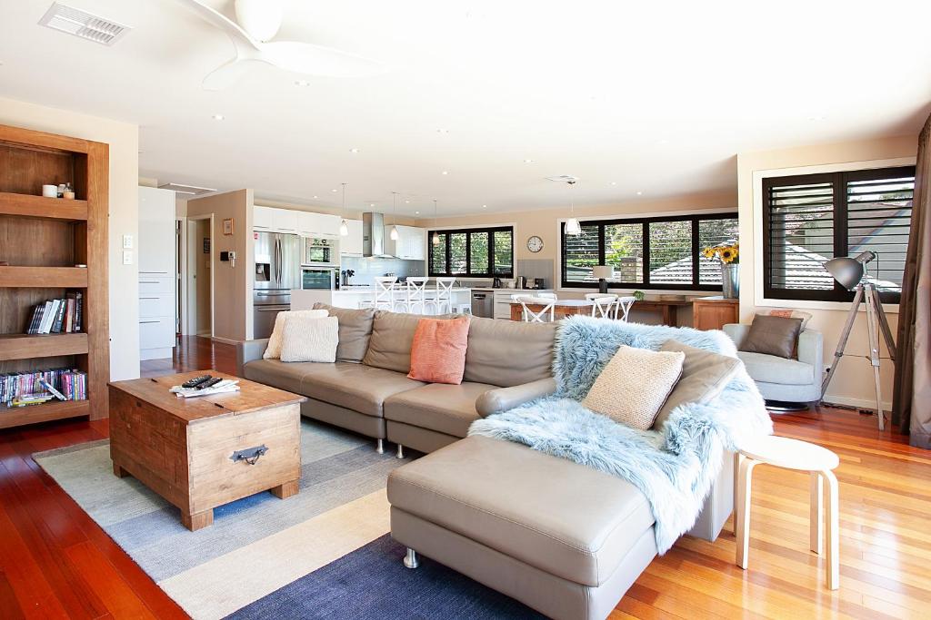 Gallery image of Spacious Family Entertainer for Manly Retreat DUPLICATE in Sydney