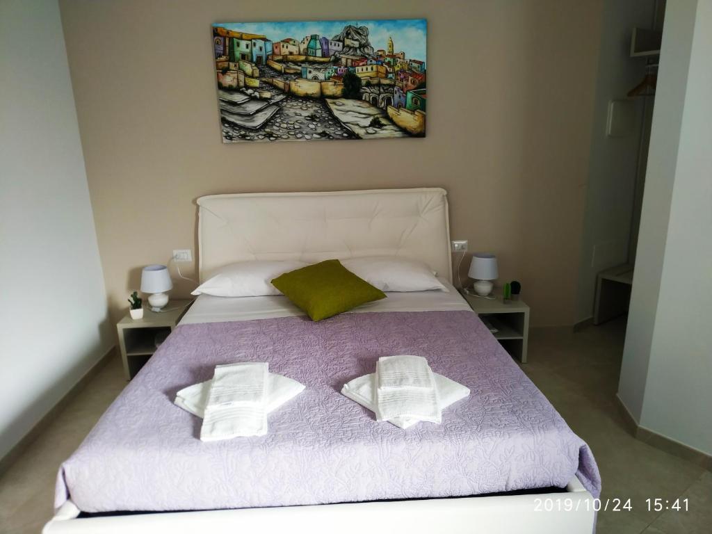 Postel nebo postele na pokoji v ubytování In & Out Matera