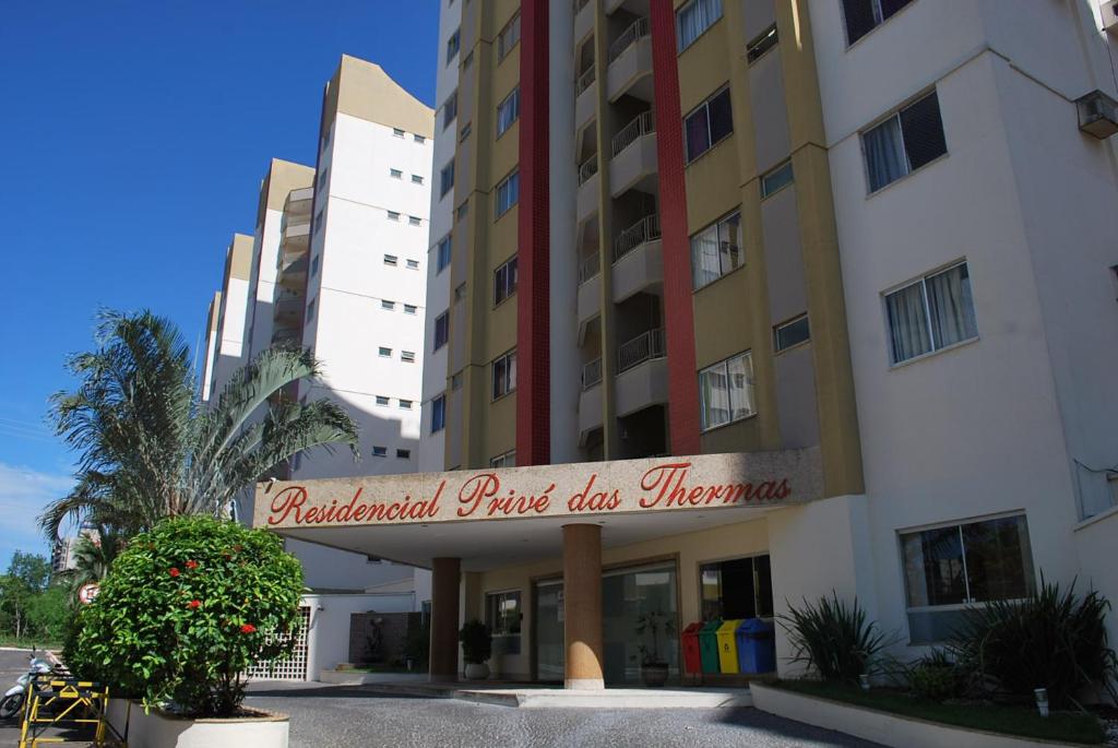 a building with a sign that reads national pink disc therapy at Prive das Thermas I - Achei Ferias in Caldas Novas