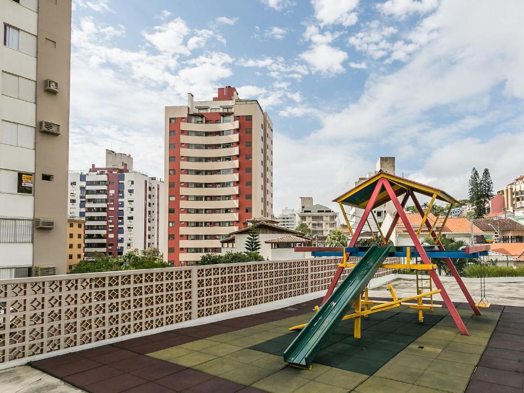  Apartamento ao lado do Shopping Beira-mar com privilegiada localização