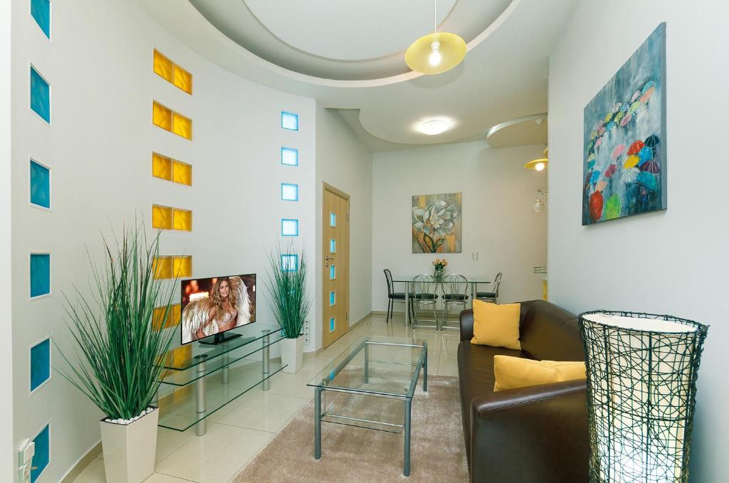 Kiev 24 Apartments - Apartment With Sauna On Rognedinskaya