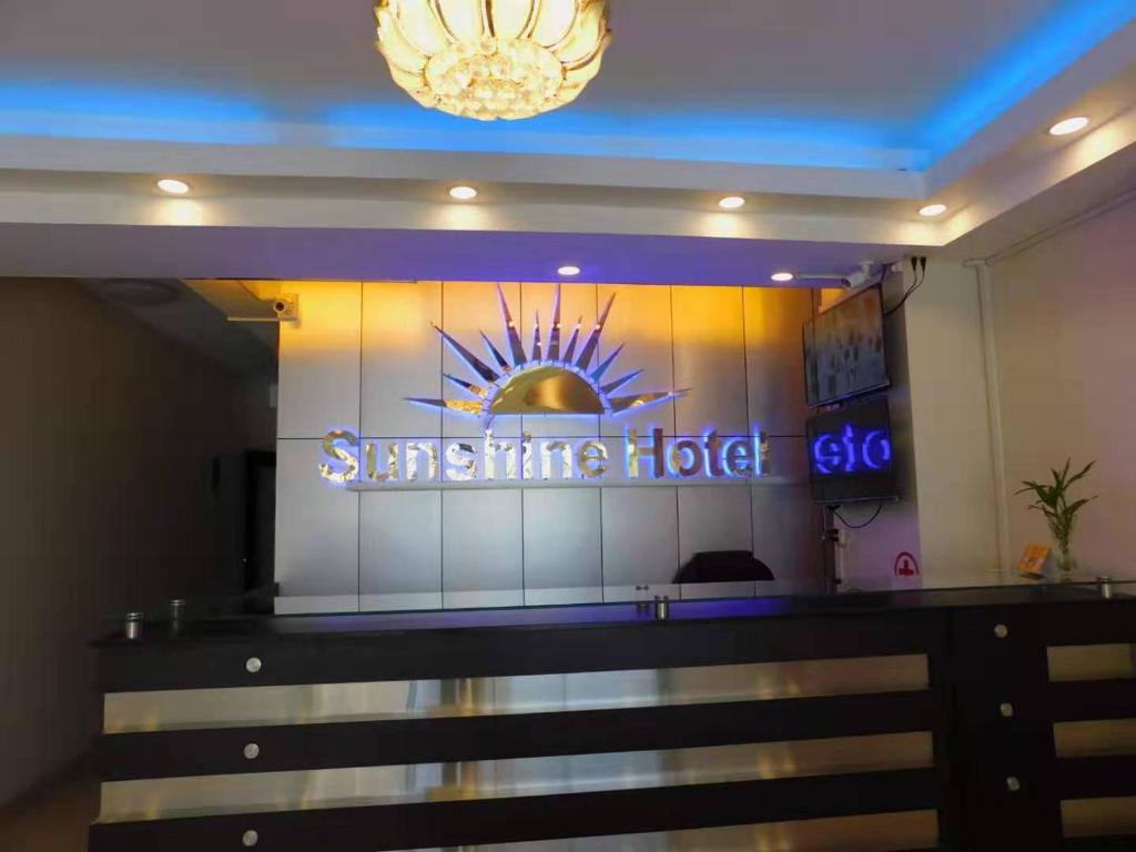 a sign for a sineine hotel on a wall at Sunshine Hotel in Lima