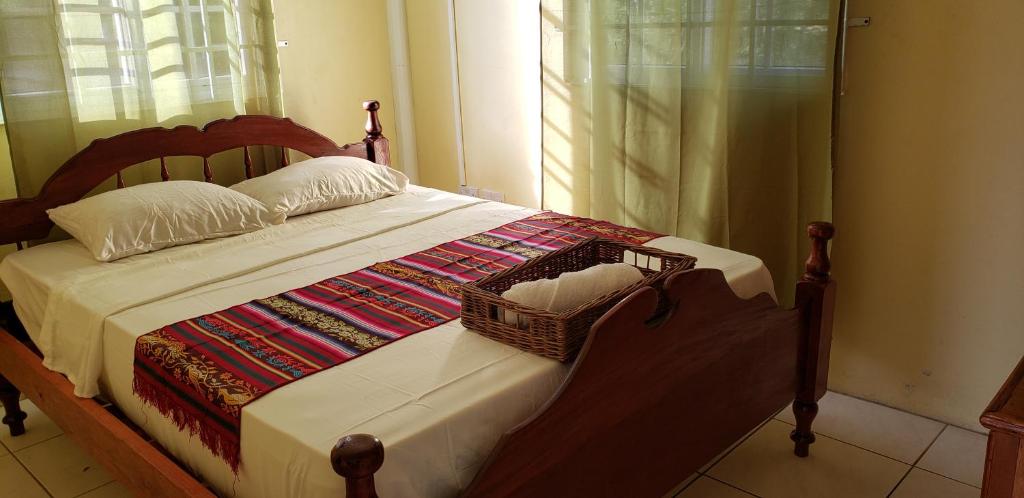 Ένα ή περισσότερα κρεβάτια σε δωμάτιο στο Unit 4 Private Apartment - Roseau