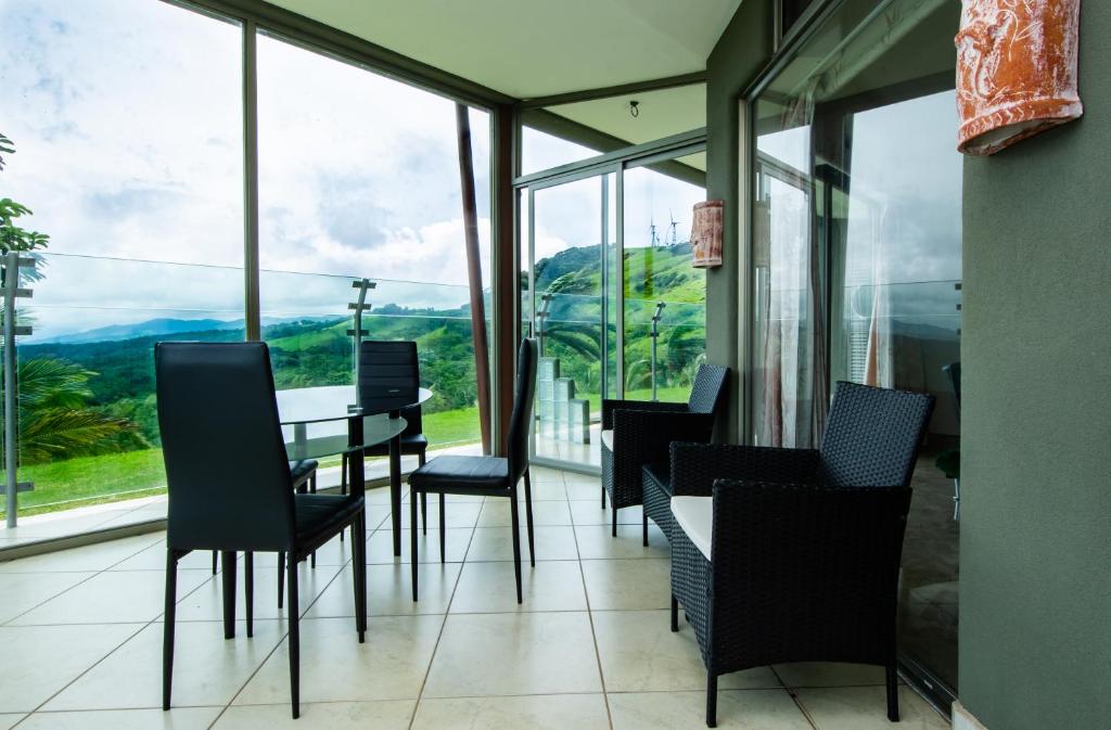 Nespecifikovaný výhled na hory nebo výhled na hory při pohledu z aparthotelu