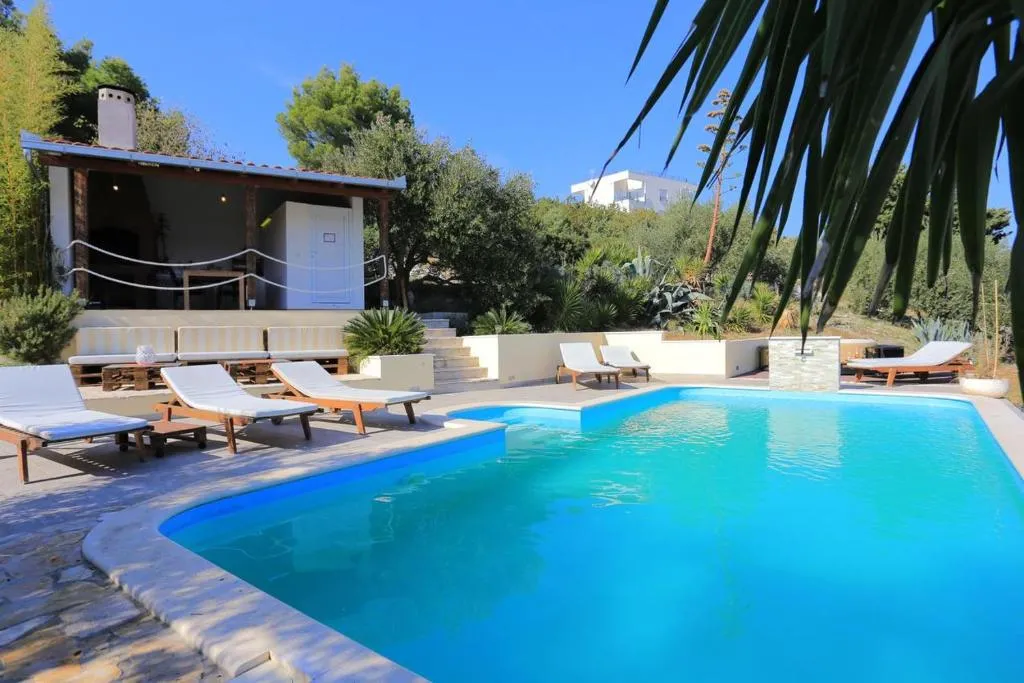 Family friendly apartments with a swimming pool Okrug Gornji, Ciovo - 16608, Centola, Croatia