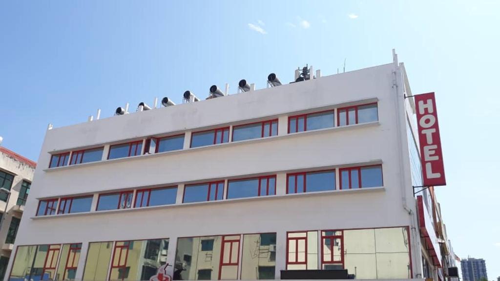 a group of people sitting on top of a building at Hotel Vevo Puchong Malaysia in Puchong