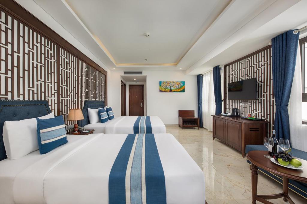 Postel nebo postele na pokoji v ubytování Eden Ocean View Hotel Da Nang