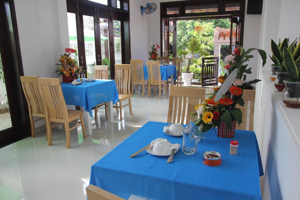Restaurace v ubytování Green Island Villa Hoi An