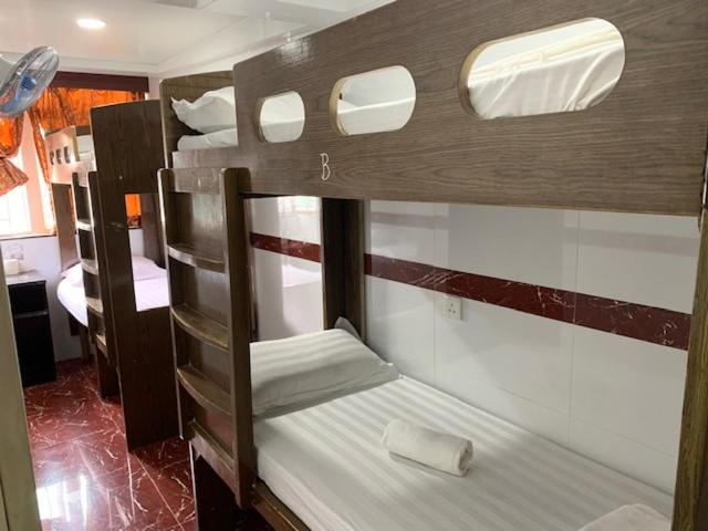 Postel nebo postele na pokoji v ubytování Woodstock Hostel