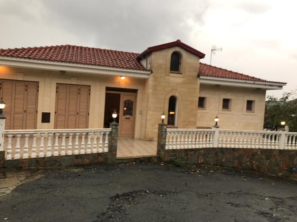 Loucaides Villa - Housity