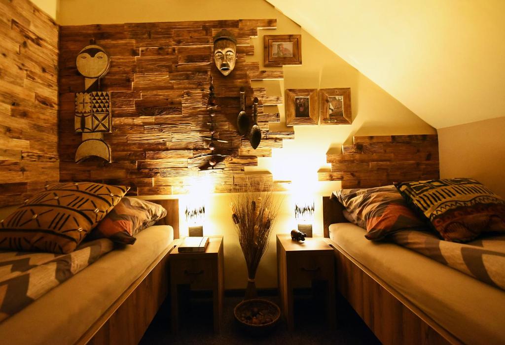Postel nebo postele na pokoji v ubytování Cheetah Holiday Club
