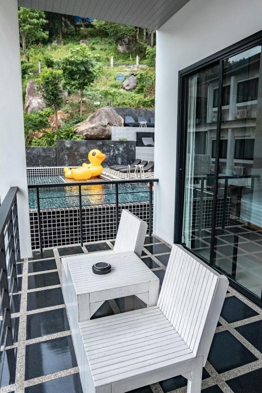 Bazén v ubytování Chaantalay Hotel nebo v jeho okolí