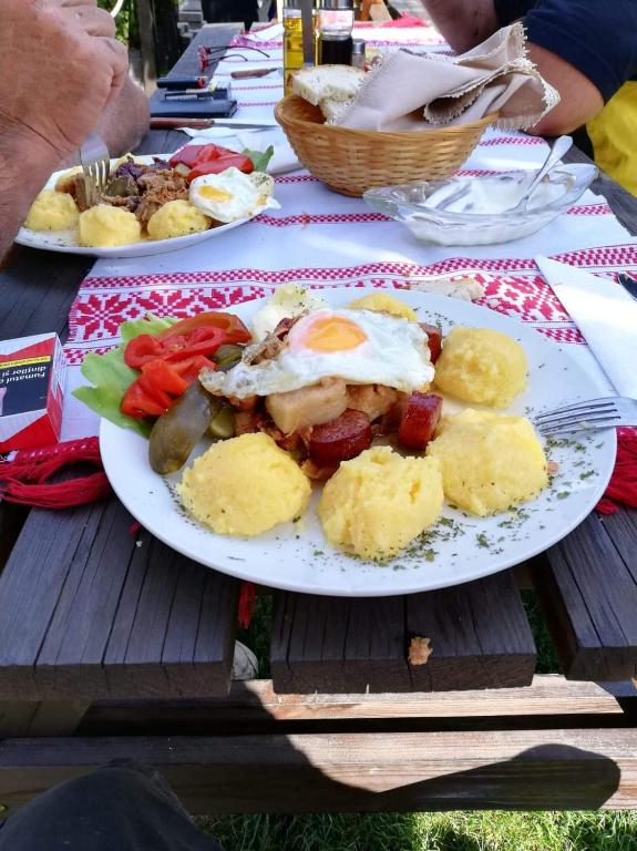 Jídlo v hotelu nebo okolí