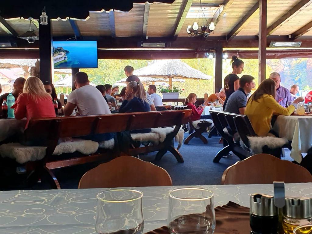 Hosté ubytování Hotel Popasul Regelui Transalpina