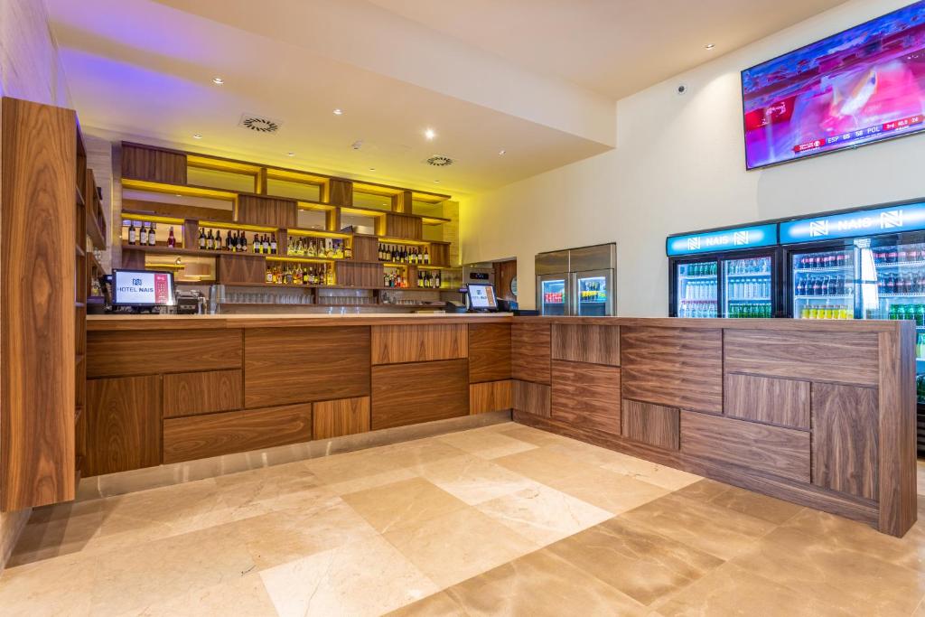 Lounge nebo bar v ubytování Hotel Nais