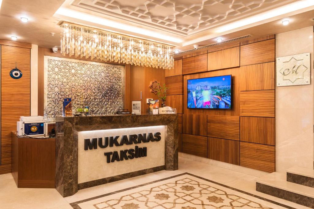 TV a/nebo společenská místnost v ubytování Mukarnas Taksim Hotel