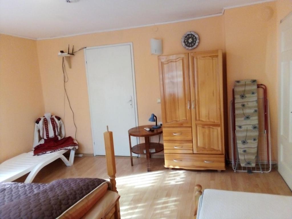 Posezení v ubytování Ivanovo , rooms for rent for 24 hours, separate kitchen, sauna, hydromassage bath, indoor parking, tavern no pets