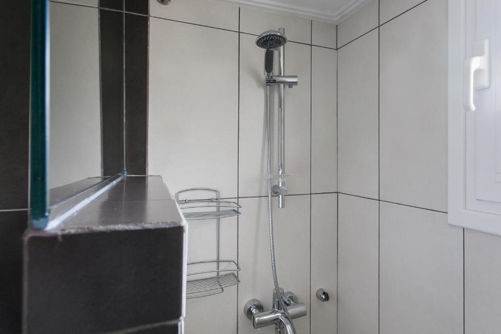 Kúpeľňa v ubytovaní Modernized & Spacious 2BD Apartment in Chalandri by UPSTREET
