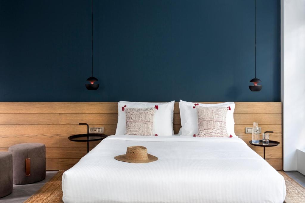 Urban Stripes Athens - 3