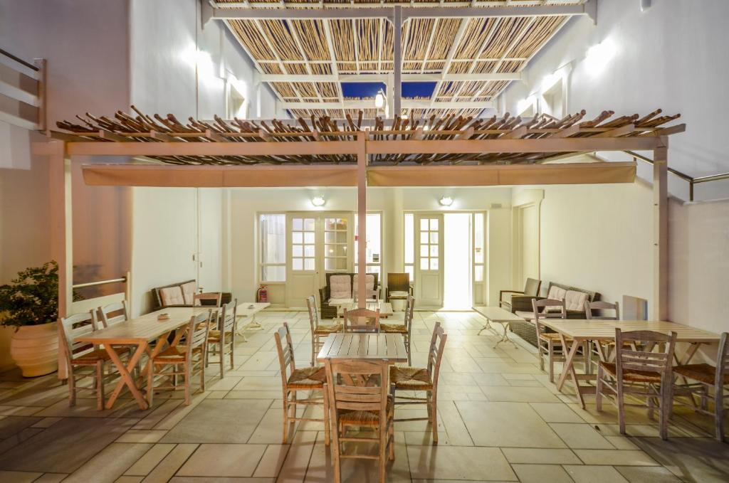 Reštaurácia alebo iné gastronomické zariadenie v ubytovaní Ostria Hotel
