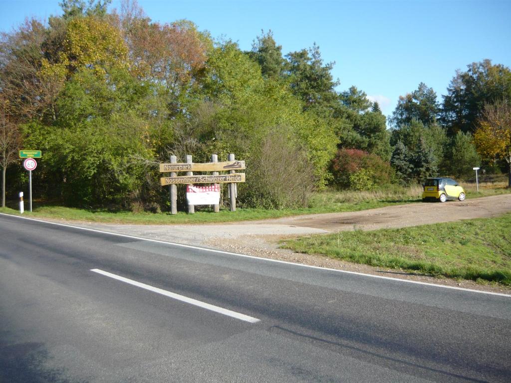 a sign on the side of a road at Große Wohnung in Nossentiner Hütte