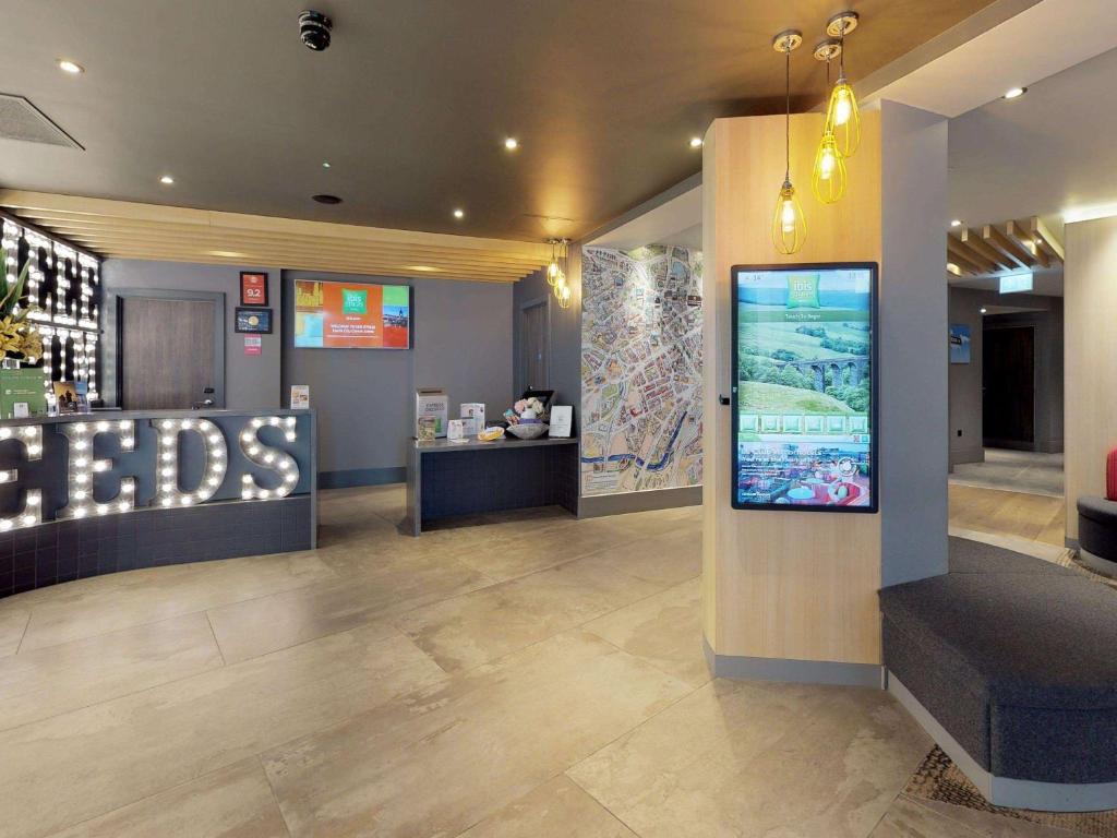 The lobby or reception area at ibis Styles Leeds City Centre Arena