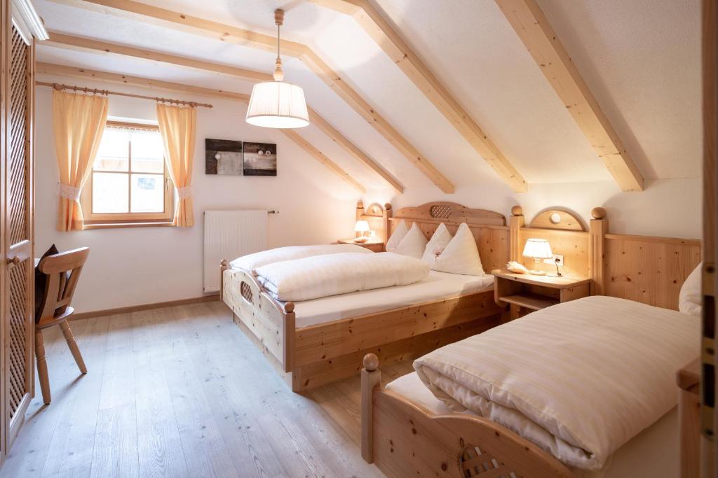 Postel nebo postele na pokoji v ubytování Loefflerhof