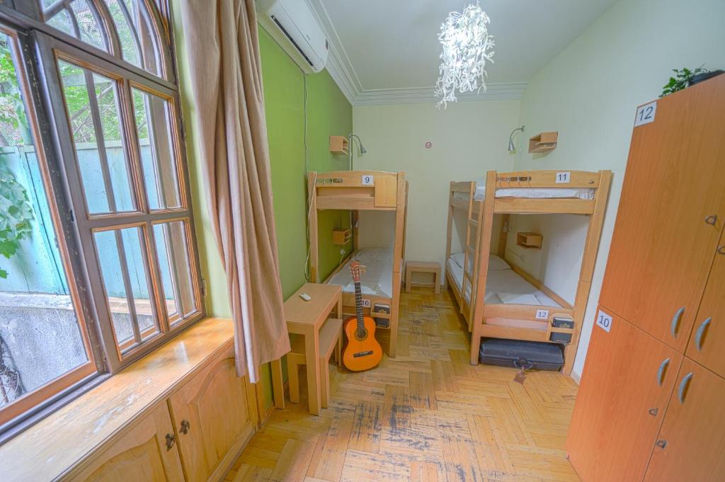 Envoy Hostel and Tours - Bed In 4-Bed Female Dormitory Room