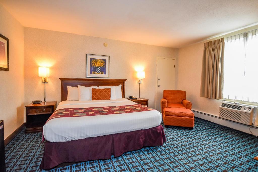 Charles River Inn - Standard King Room