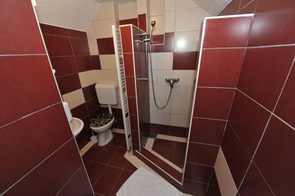 Koupelna v ubytování Jagodic Garni Hotel