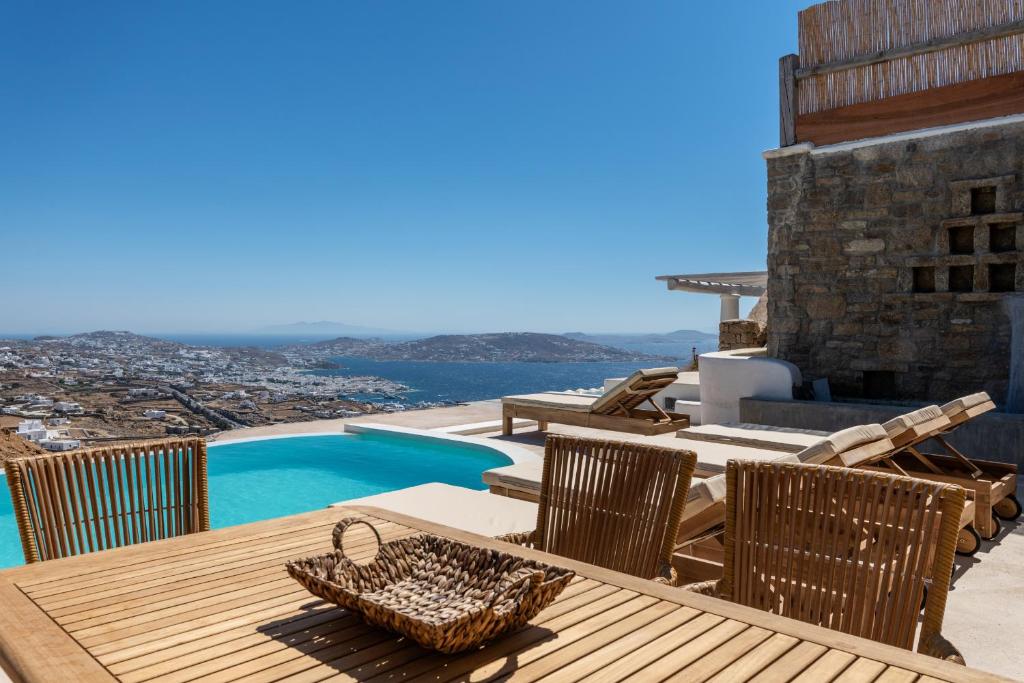 Bazén v ubytování Mykonos Divino nebo v jeho okolí