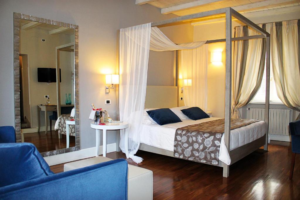 Säng eller sängar i ett rum på Hotel Charleston
