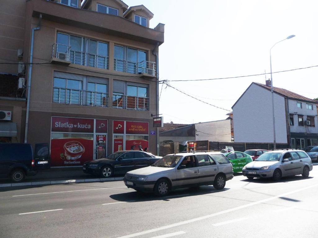 a group of cars parked on the side of a street at Sobe Rooms Aleksandar in Niš