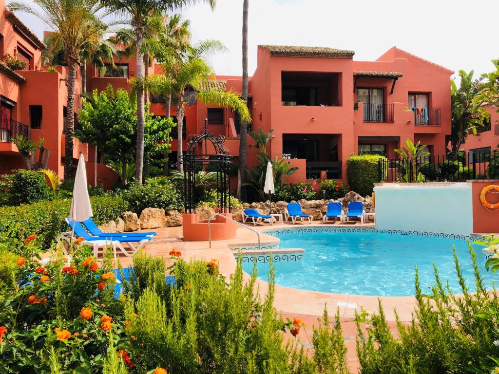 Two-room apartment in Elviria NEAR THE BEACH with parking ...