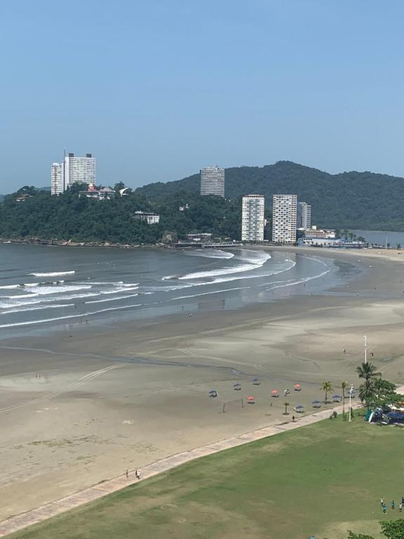  São Vicente Itararé prédio frente mar apto fundo vista parcial