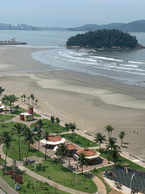  São Vicente Itararé prédio frente mar apto fundo vista parcial