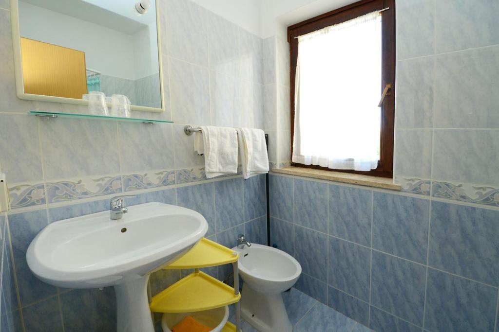Kúpeľňa v ubytovaní Apartment with pool Albina 3