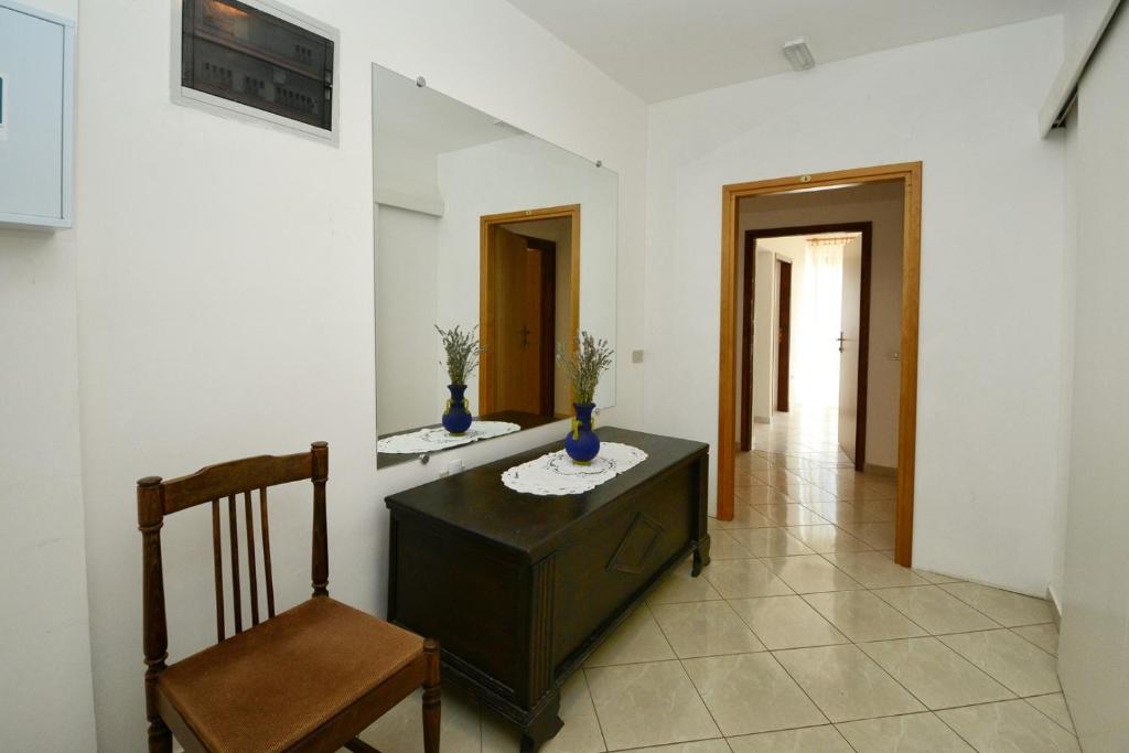 Televízia a/alebo spoločenská miestnosť v ubytovaní Apartment with pool Albina 3