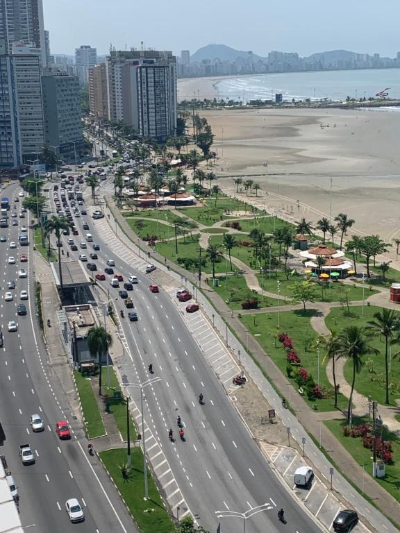  São Vicente Itararé prédio frente mar apto fundo vista parcial