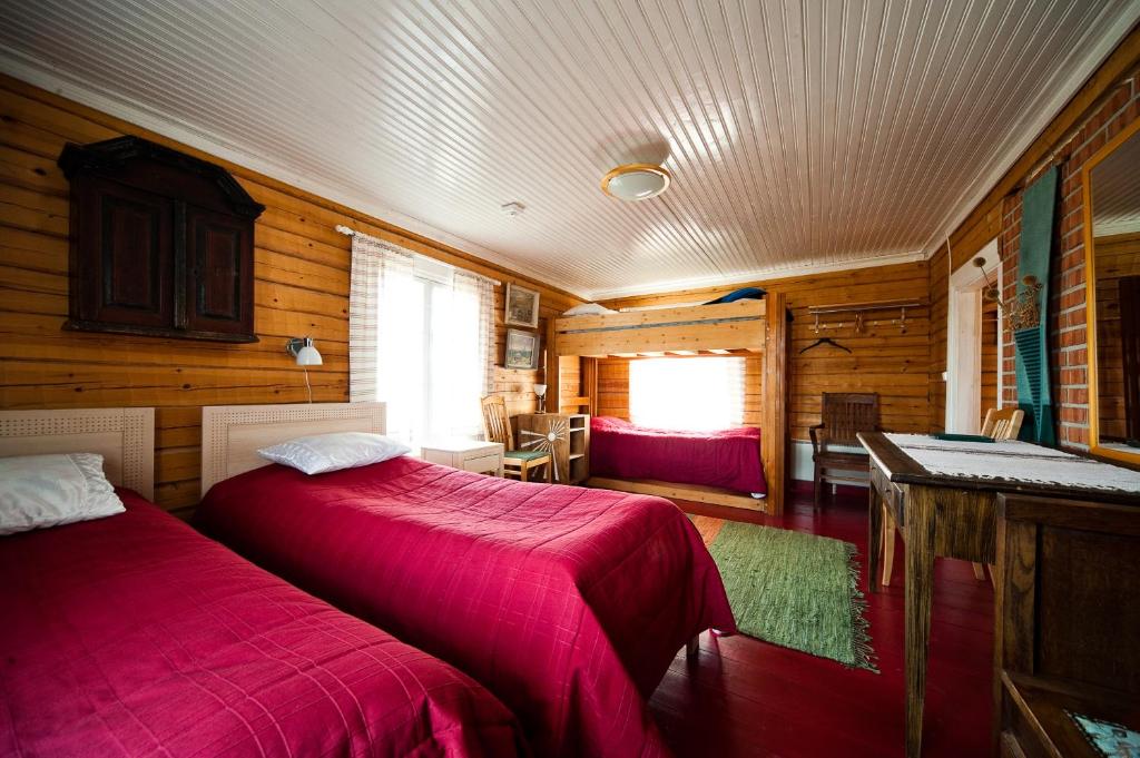 Un pat sau paturi într-o cameră la Mäntylän Tila