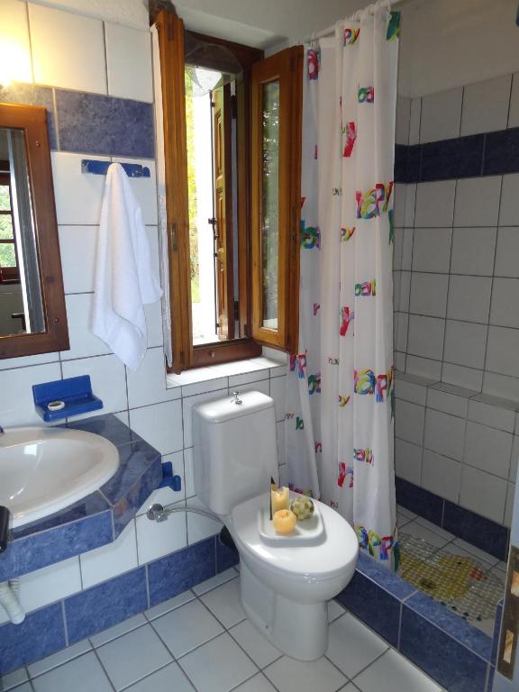 Koupelna v ubytování Villa Enallaxis